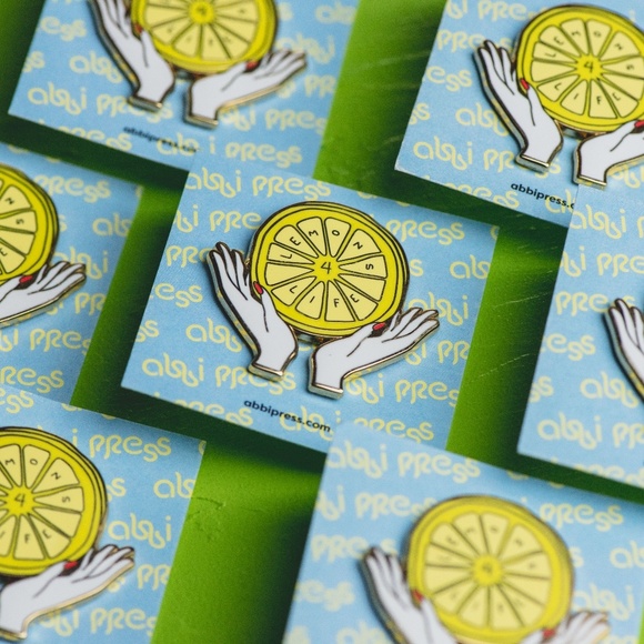 'LEMONS 4 LIFE' Enamel Pin - Picture 2 of 4